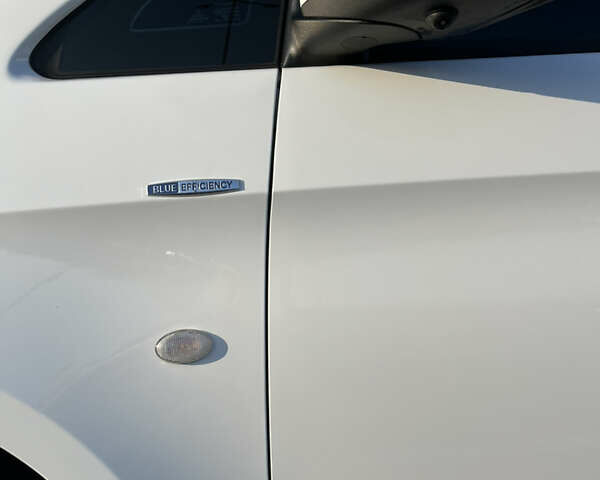 Білий Мерседес Віто, об'ємом двигуна 2.14 л та пробігом 247 тис. км за 25750 $, фото 14 на Automoto.ua