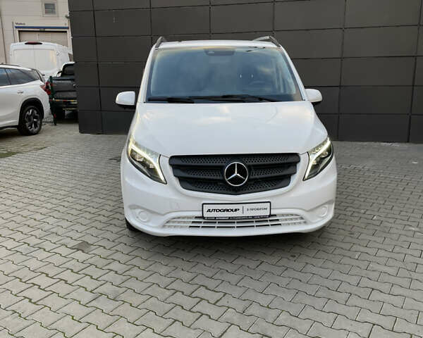 Белый Мерседес Вито, объемом двигателя 2.14 л и пробегом 161 тыс. км за 28500 $, фото 2 на Automoto.ua