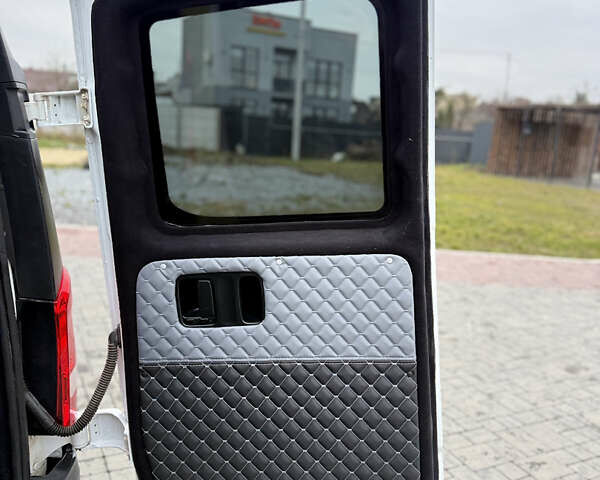 Белый Мерседес Вито, объемом двигателя 1.6 л и пробегом 77 тыс. км за 23800 $, фото 27 на Automoto.ua
