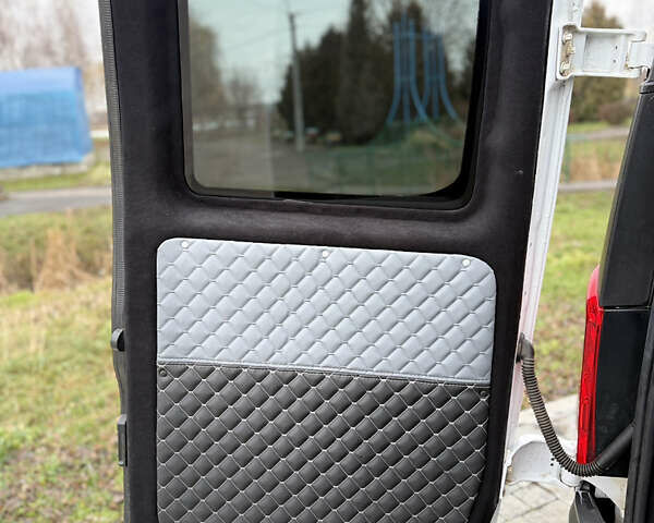 Белый Мерседес Вито, объемом двигателя 1.6 л и пробегом 77 тыс. км за 23800 $, фото 28 на Automoto.ua