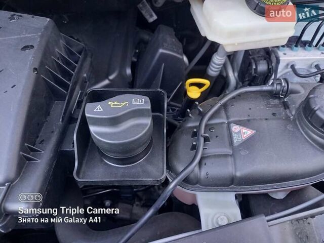 Белый Мерседес Вито, объемом двигателя 2.2 л и пробегом 370 тыс. км за 28000 $, фото 11 на Automoto.ua