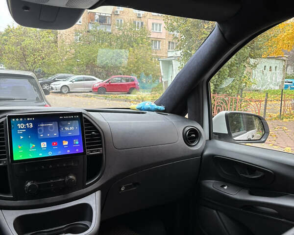 Белый Мерседес Вито, объемом двигателя 2.14 л и пробегом 290 тыс. км за 30000 $, фото 20 на Automoto.ua