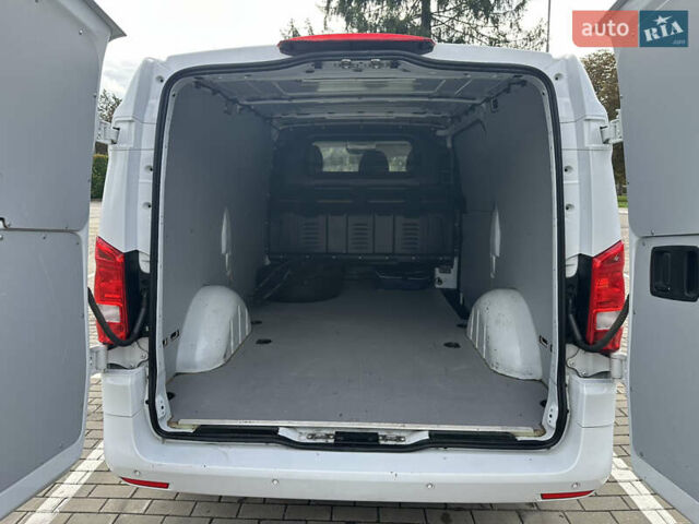 Білий Мерседес Віто, об'ємом двигуна 2.14 л та пробігом 280 тис. км за 19000 $, фото 17 на Automoto.ua