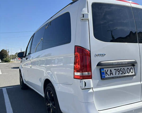 Белый Мерседес Вито, объемом двигателя 2.14 л и пробегом 290 тыс. км за 30000 $, фото 3 на Automoto.ua