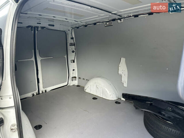 Білий Мерседес Віто, об'ємом двигуна 2.14 л та пробігом 280 тис. км за 19000 $, фото 18 на Automoto.ua