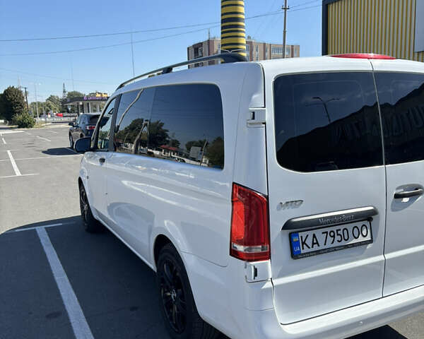 Белый Мерседес Вито, объемом двигателя 2.14 л и пробегом 290 тыс. км за 30000 $, фото 15 на Automoto.ua