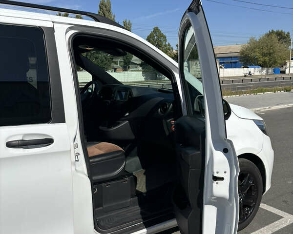 Белый Мерседес Вито, объемом двигателя 2.14 л и пробегом 290 тыс. км за 30000 $, фото 8 на Automoto.ua