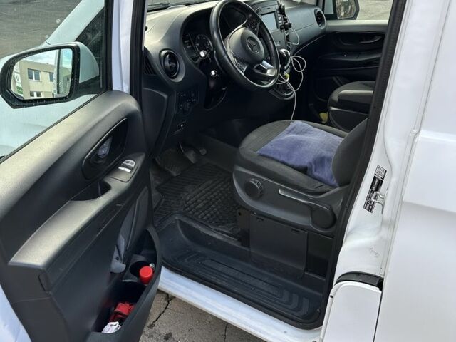 Белый Мерседес Вито, объемом двигателя 2.1 л и пробегом 295 тыс. км за 25000 $, фото 21 на Automoto.ua