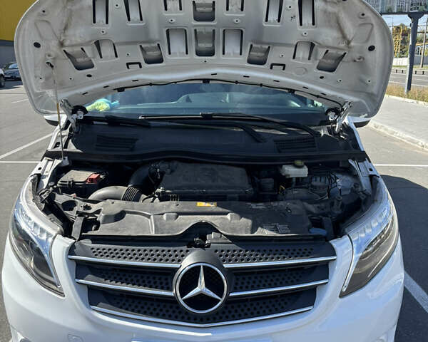 Белый Мерседес Вито, объемом двигателя 2.14 л и пробегом 290 тыс. км за 30000 $, фото 5 на Automoto.ua