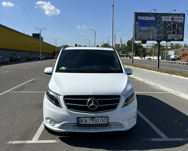 Белый Мерседес Вито, объемом двигателя 2.14 л и пробегом 290 тыс. км за 30000 $, фото 12 на Automoto.ua