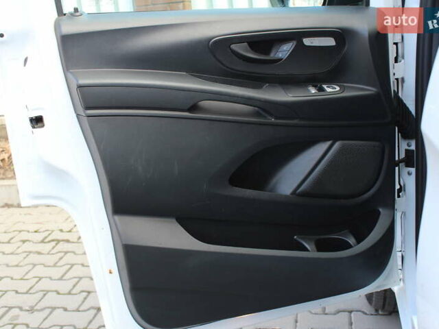 Білий Мерседес Віто, об'ємом двигуна 2.2 л та пробігом 161 тис. км за 25900 $, фото 24 на Automoto.ua