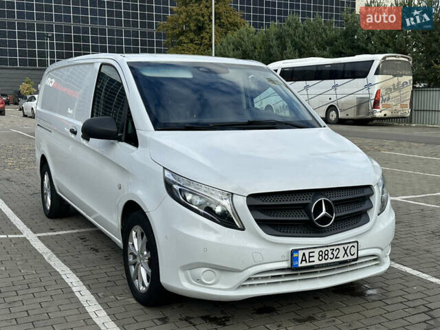 Білий Мерседес Віто, об'ємом двигуна 2.14 л та пробігом 280 тис. км за 19000 $, фото 4 на Automoto.ua