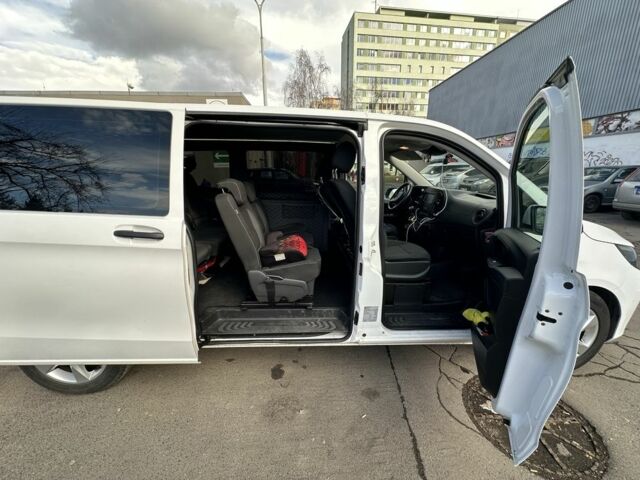 Белый Мерседес Вито, объемом двигателя 2.1 л и пробегом 295 тыс. км за 25000 $, фото 12 на Automoto.ua