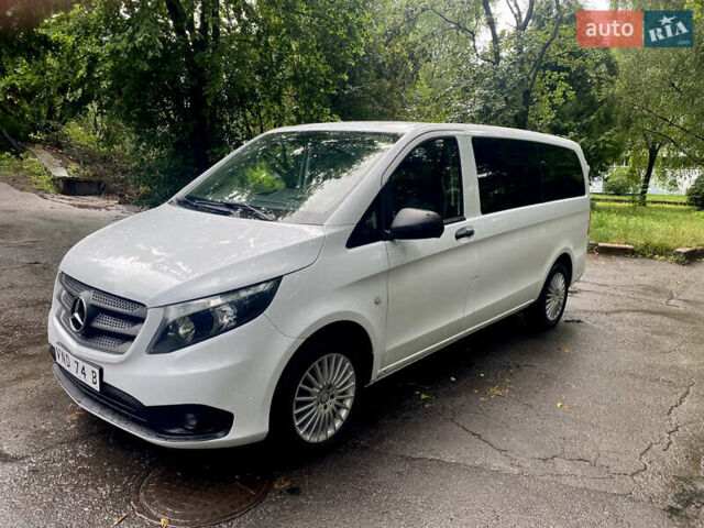 Белый Мерседес Вито, объемом двигателя 2.1 л и пробегом 214 тыс. км за 21000 $, фото 3 на Automoto.ua