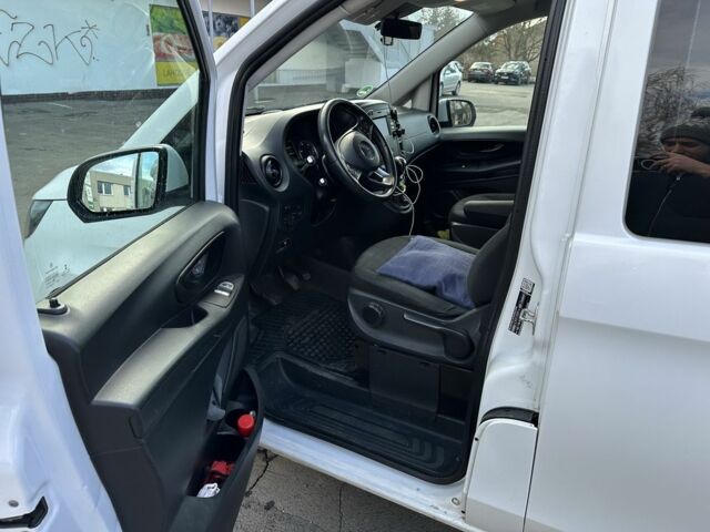 Белый Мерседес Вито, объемом двигателя 2.1 л и пробегом 295 тыс. км за 25000 $, фото 19 на Automoto.ua