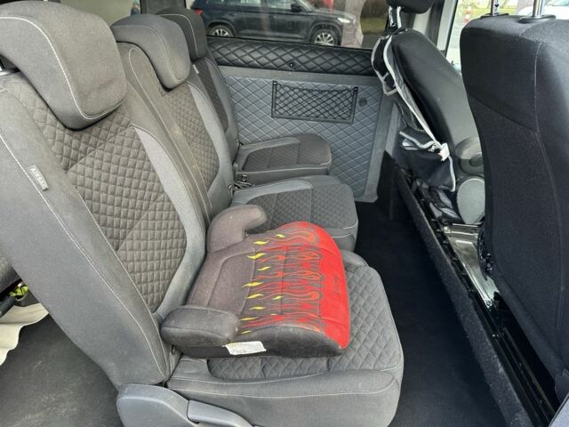 Белый Мерседес Вито, объемом двигателя 2.1 л и пробегом 295 тыс. км за 25000 $, фото 13 на Automoto.ua