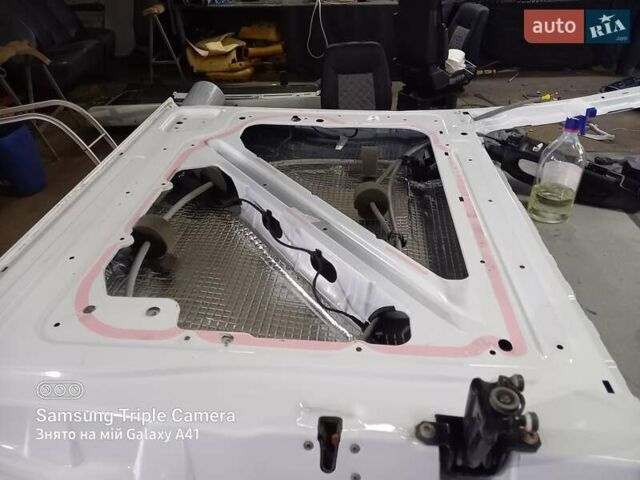 Белый Мерседес Вито, объемом двигателя 2.2 л и пробегом 370 тыс. км за 28000 $, фото 72 на Automoto.ua