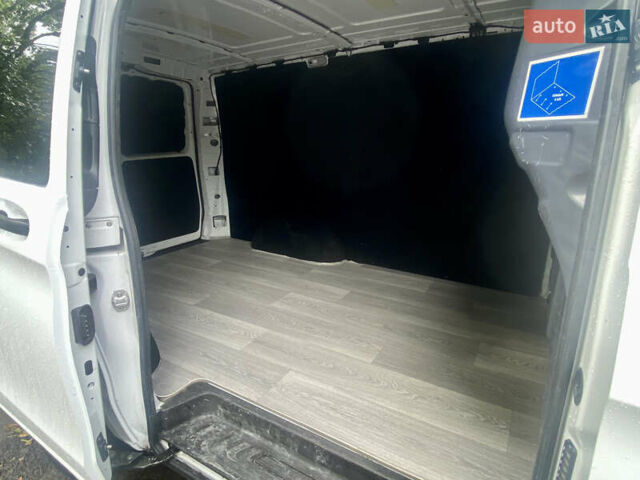 Белый Мерседес Вито, объемом двигателя 2.1 л и пробегом 214 тыс. км за 21000 $, фото 7 на Automoto.ua