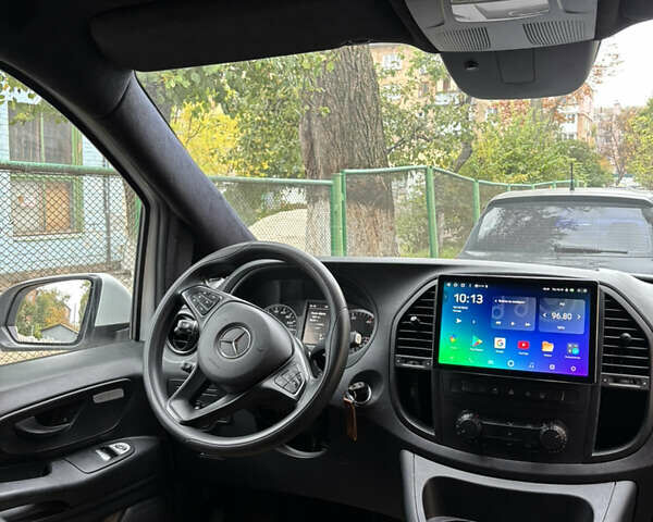 Белый Мерседес Вито, объемом двигателя 2.14 л и пробегом 290 тыс. км за 30000 $, фото 19 на Automoto.ua