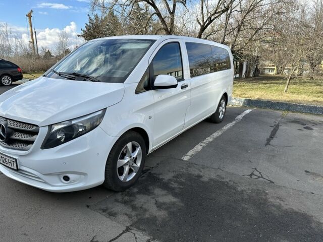 Белый Мерседес Вито, объемом двигателя 2.1 л и пробегом 295 тыс. км за 25000 $, фото 3 на Automoto.ua