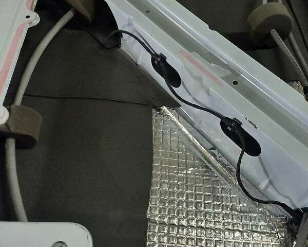 Белый Мерседес Вито, объемом двигателя 2.2 л и пробегом 370 тыс. км за 28000 $, фото 66 на Automoto.ua