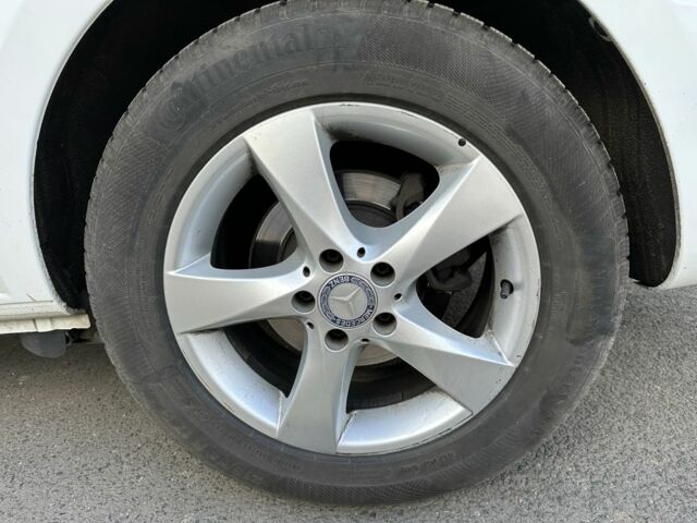 Белый Мерседес Вито, объемом двигателя 2.1 л и пробегом 295 тыс. км за 25000 $, фото 16 на Automoto.ua