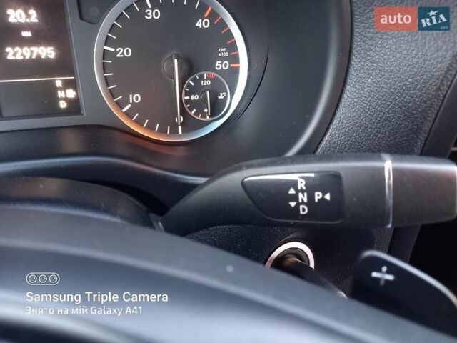 Белый Мерседес Вито, объемом двигателя 2.2 л и пробегом 370 тыс. км за 28000 $, фото 8 на Automoto.ua