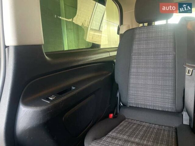 Белый Мерседес Вито, объемом двигателя 2.14 л и пробегом 182 тыс. км за 26500 $, фото 24 на Automoto.ua