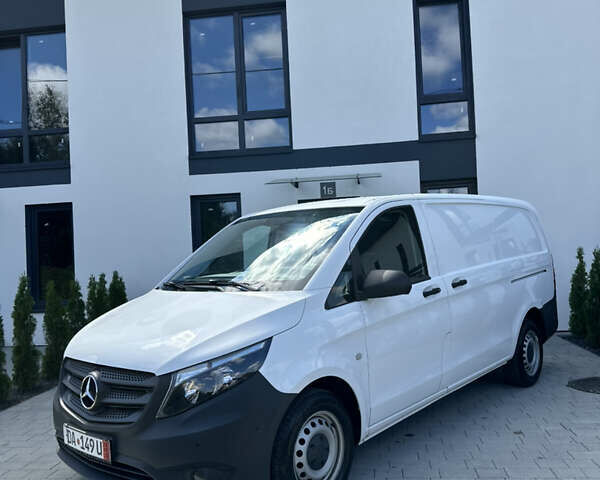Белый Мерседес Вито, объемом двигателя 2.2 л и пробегом 180 тыс. км за 22750 $, фото 13 на Automoto.ua