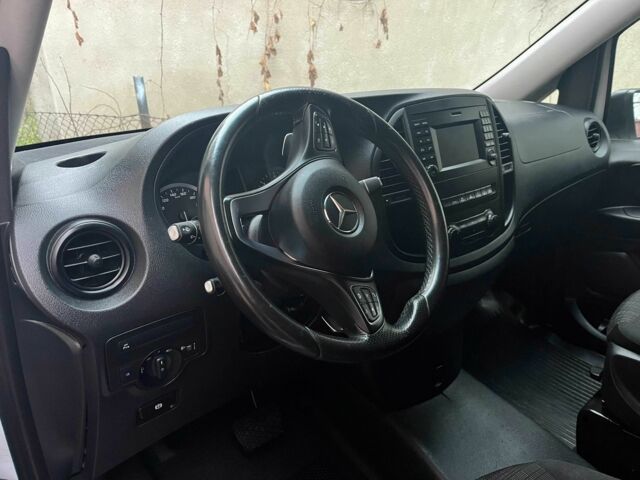 Білий Мерседес Віто, об'ємом двигуна 2 л та пробігом 237 тис. км за 26950 $, фото 6 на Automoto.ua