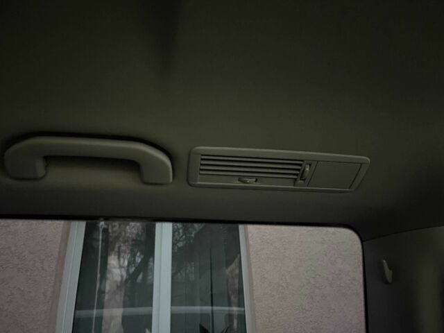 Білий Мерседес Віто, об'ємом двигуна 2 л та пробігом 237 тис. км за 26950 $, фото 19 на Automoto.ua