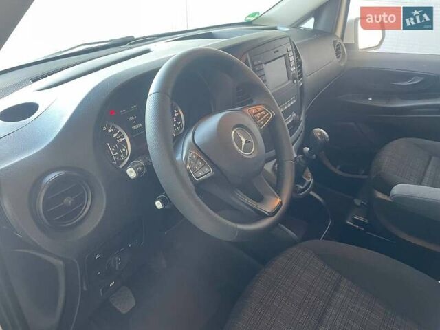 Белый Мерседес Вито, объемом двигателя 2.14 л и пробегом 182 тыс. км за 26500 $, фото 31 на Automoto.ua