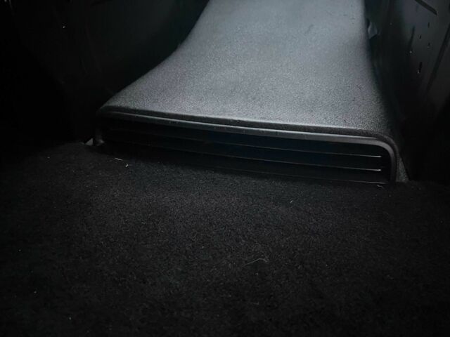 Білий Мерседес Віто, об'ємом двигуна 2 л та пробігом 237 тис. км за 26950 $, фото 18 на Automoto.ua