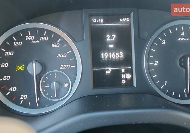 Белый Мерседес Вито, объемом двигателя 2.14 л и пробегом 191 тыс. км за 29800 $, фото 4 на Automoto.ua