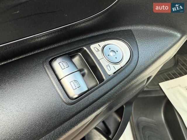 Белый Мерседес Вито, объемом двигателя 2.2 л и пробегом 177 тыс. км за 27200 $, фото 42 на Automoto.ua