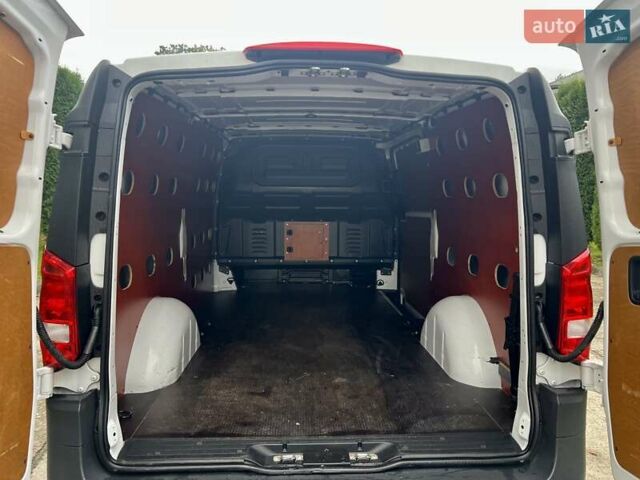 Белый Мерседес Вито, объемом двигателя 1.8 л и пробегом 199 тыс. км за 17500 $, фото 82 на Automoto.ua