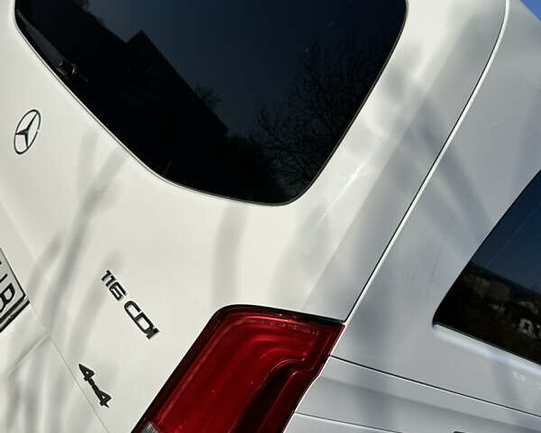 Белый Мерседес Вито, объемом двигателя 2 л и пробегом 160 тыс. км за 36200 $, фото 4 на Automoto.ua