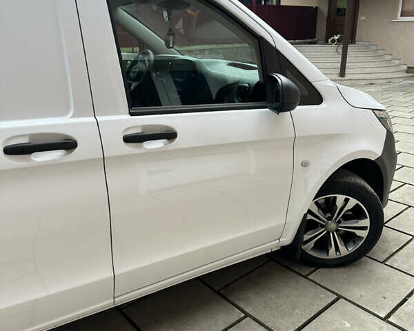 Белый Мерседес Вито, объемом двигателя 2 л и пробегом 220 тыс. км за 26958 $, фото 16 на Automoto.ua