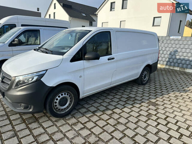 Белый Мерседес Вито, объемом двигателя 2 л и пробегом 220 тыс. км за 26958 $, фото 21 на Automoto.ua