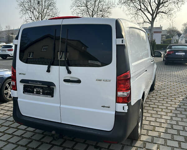 Белый Мерседес Вито, объемом двигателя 2 л и пробегом 220 тыс. км за 26958 $, фото 1 на Automoto.ua