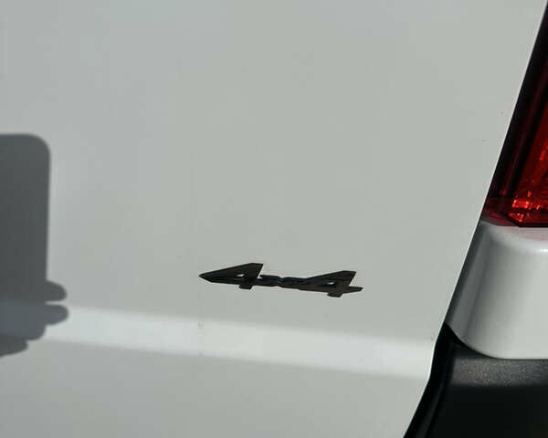 Белый Мерседес Вито, объемом двигателя 2 л и пробегом 220 тыс. км за 26958 $, фото 25 на Automoto.ua