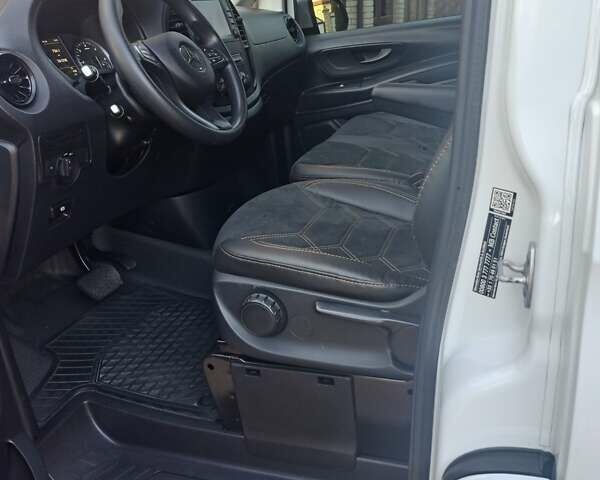 Белый Мерседес Вито, объемом двигателя 1.95 л и пробегом 260 тыс. км за 25999 $, фото 29 на Automoto.ua