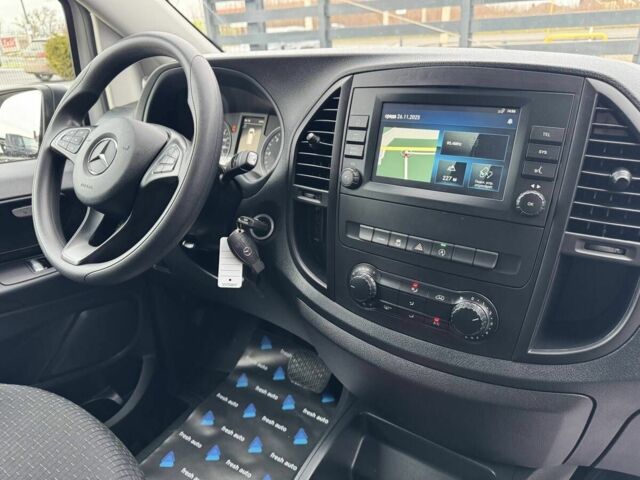 Белый Мерседес Вито, объемом двигателя 2 л и пробегом 186 тыс. км за 25500 $, фото 3 на Automoto.ua