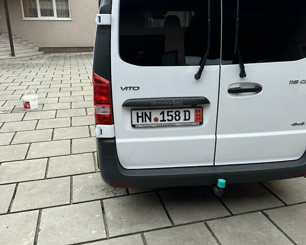 Белый Мерседес Вито, объемом двигателя 2 л и пробегом 220 тыс. км за 26958 $, фото 4 на Automoto.ua