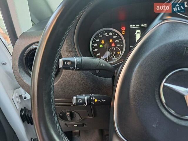 Белый Мерседес Вито, объемом двигателя 2 л и пробегом 225 тыс. км за 26999 $, фото 68 на Automoto.ua