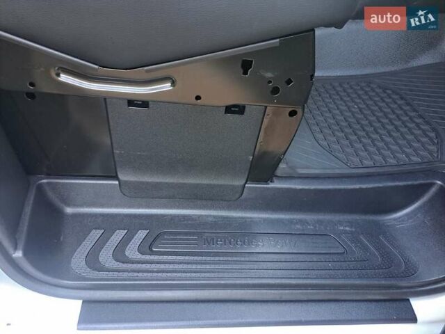 Белый Мерседес Вито, объемом двигателя 1.95 л и пробегом 260 тыс. км за 25999 $, фото 58 на Automoto.ua