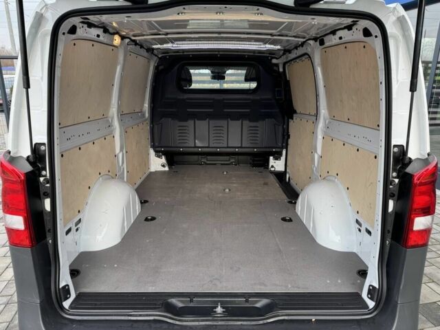 Белый Мерседес Вито, объемом двигателя 2 л и пробегом 186 тыс. км за 25500 $, фото 4 на Automoto.ua