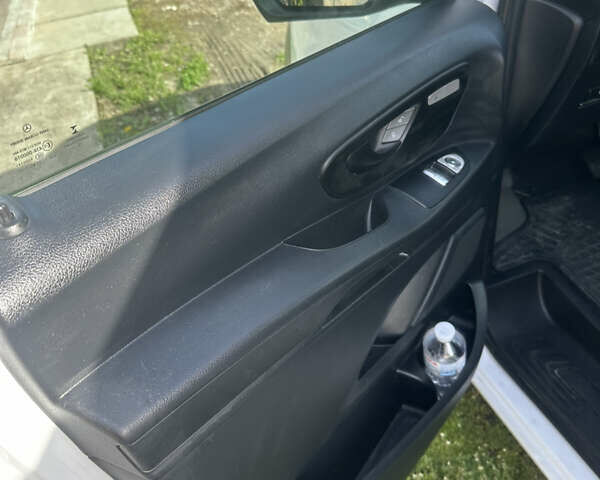 Белый Мерседес Вито, объемом двигателя 2 л и пробегом 220 тыс. км за 26958 $, фото 30 на Automoto.ua