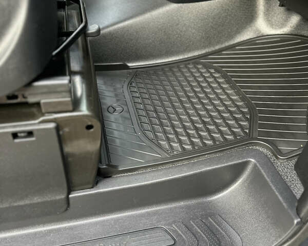 Белый Мерседес Вито, объемом двигателя 1.95 л и пробегом 257 тыс. км за 28800 $, фото 43 на Automoto.ua