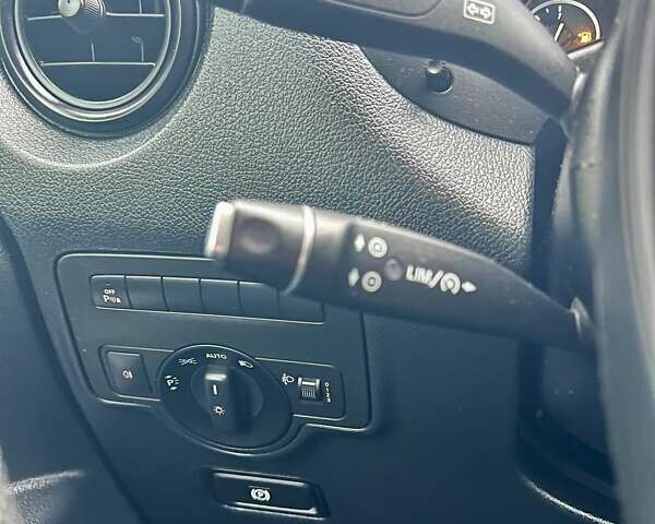 Белый Мерседес Вито, объемом двигателя 1.8 л и пробегом 199 тыс. км за 17500 $, фото 102 на Automoto.ua